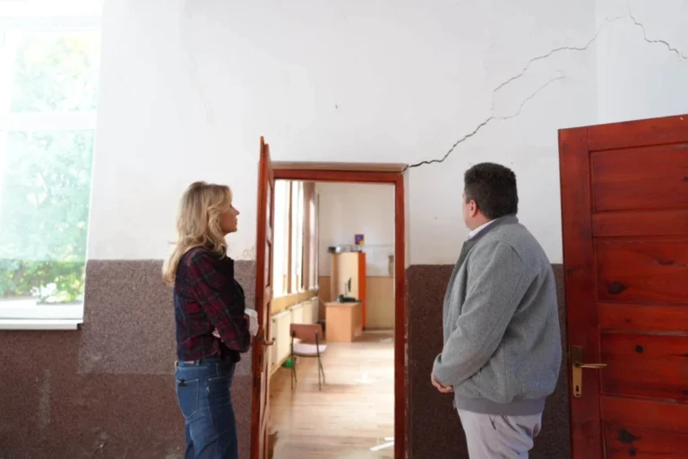 Cea mai veche școală din Copșa Mică va fi demolată. O nouă unitate de învățământ, de peste 8,5 milioane de lei, va fi construită în locul ei
