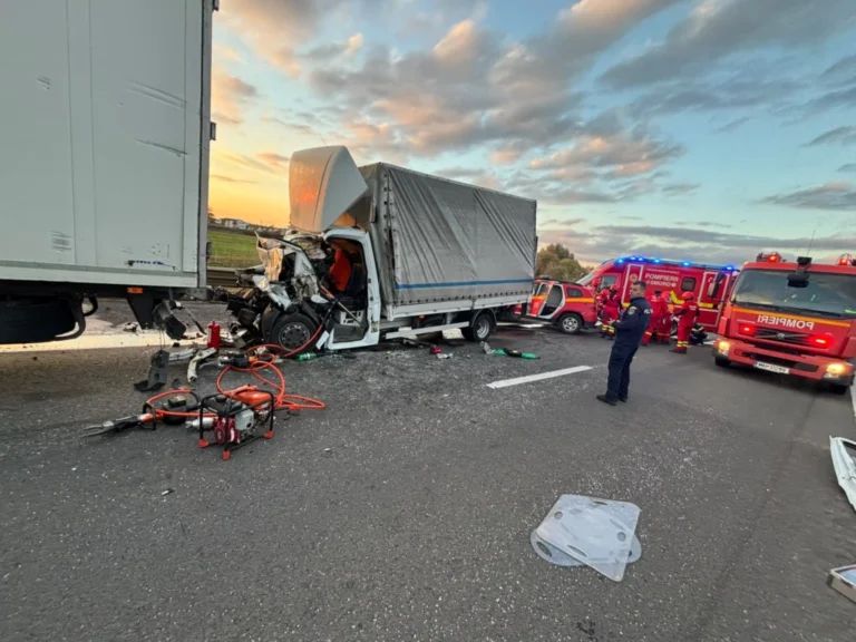 Accident între un TIR și o autoutilitară pe autostrada A1. Un bărbat a fost transportat la spital!