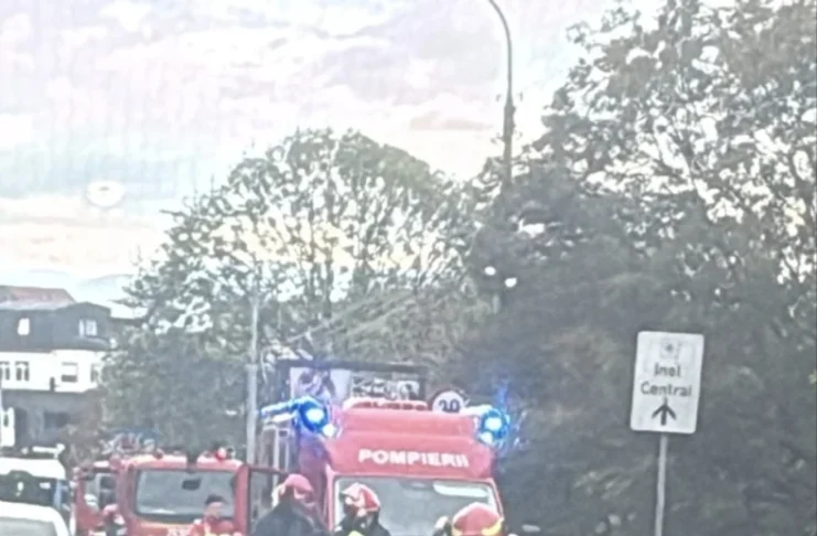 Accident pe Șoseaua Alba Iulia: O șoferiță a intrat cu mașina într-un parapet
