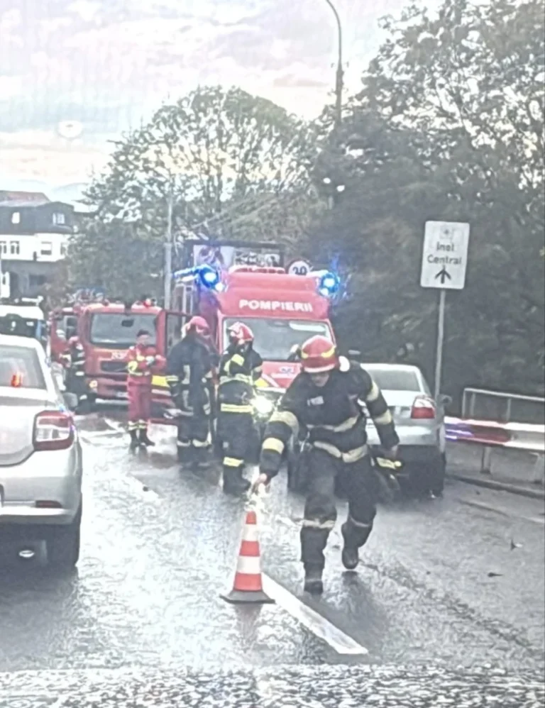 Accident pe Șoseaua Alba Iulia: O șoferiță a intrat cu mașina într-un parapet