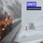 Echipaj DRPD Brașov execută lucrări de deszăpezire pe Transfăgărășan