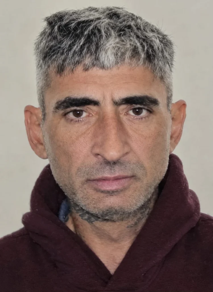 Polițiștii sibieni caută un bărbat dispărut. Are o cicatrice în partea stângă a gâtului