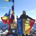 Colonelul Codruț Galaftion de la Academia Forțelor Terestre din Sibiu a dus tricolorul pe Vârful Moldoveanu pentru al 15-lea an consecutiv