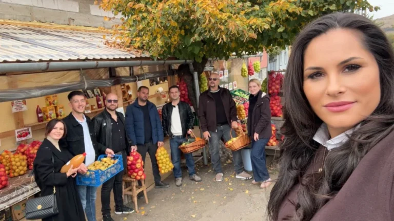 Echipa Galbenă, acțiune caritabilă la Spitalul de Psihiatrie din Sibiu. Fructe de la producătorii locali și pijamale pentru 90 de pacienți