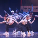 Artisti dansatori în culise înainte de spectacol la Festivalul Hugo Wolff