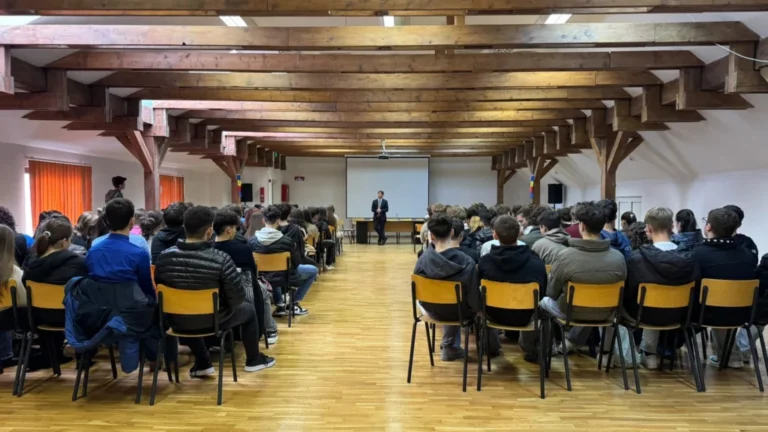 „Career Rookies”, proiectul inițiat de doi elevi ai Colegiului „Gheorghe Lazăr” din Sibiu. Peste 900 de participări la workshopuri de orientare în carieră